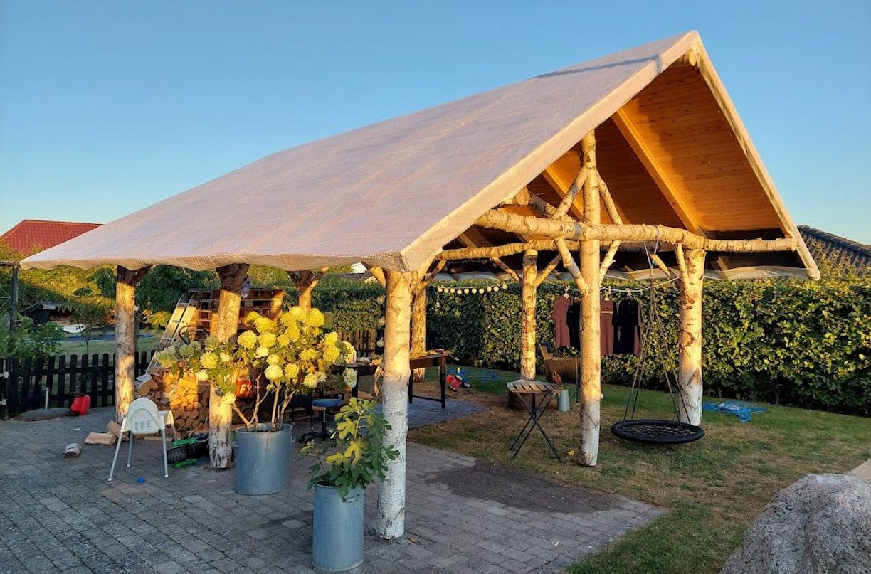 Overdækket terrasse af birketræ Overdækket terrasse af birketræ